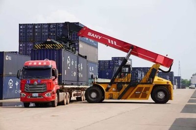 中老铁路老挝段货运量稳步增长，上半年发送货物300万吨